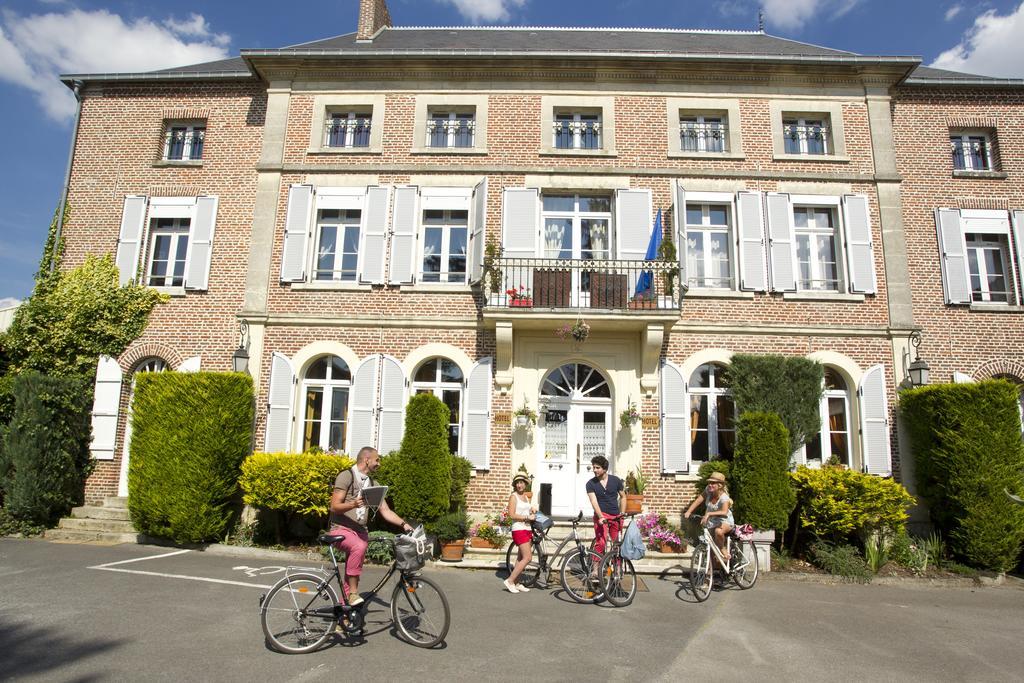 Hotel Le Clos Du Montvinage Etreaupont Bagian luar foto