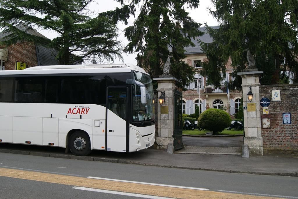 Hotel Le Clos Du Montvinage Etreaupont Bagian luar foto