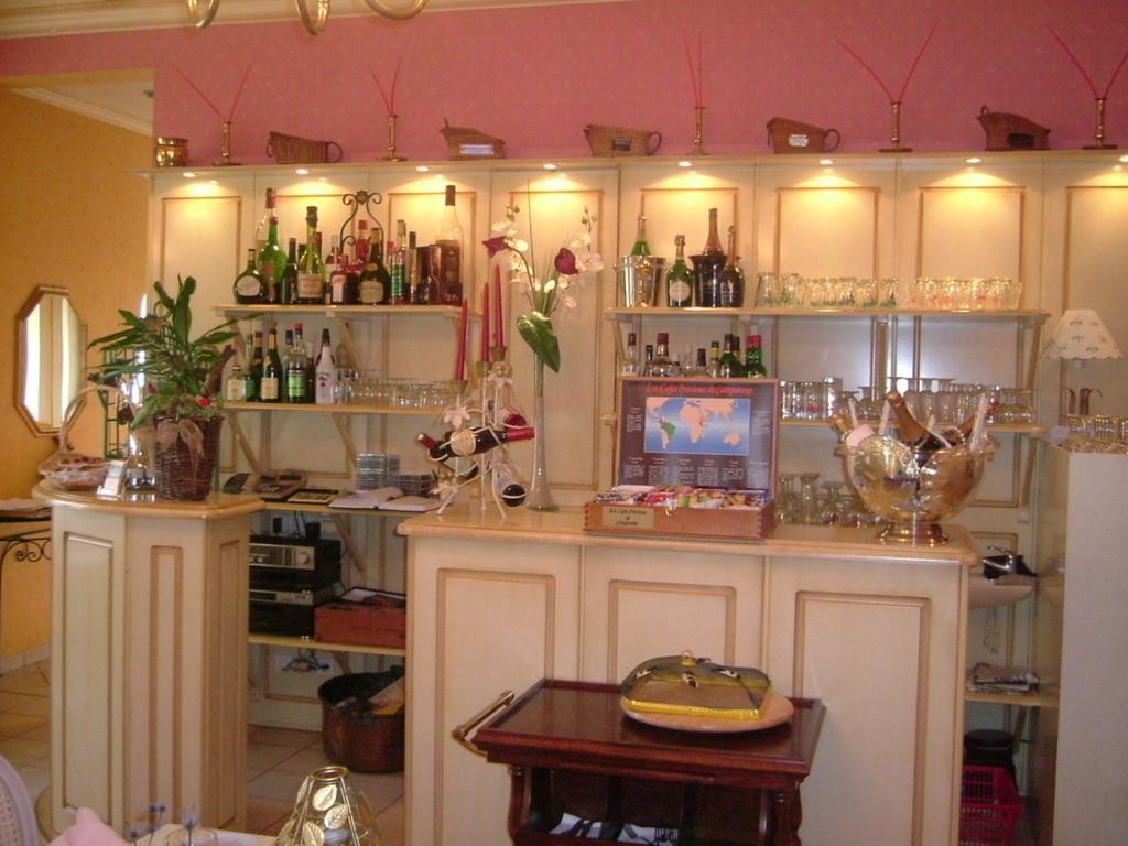 Hotel Le Clos Du Montvinage Etreaupont Bagian luar foto