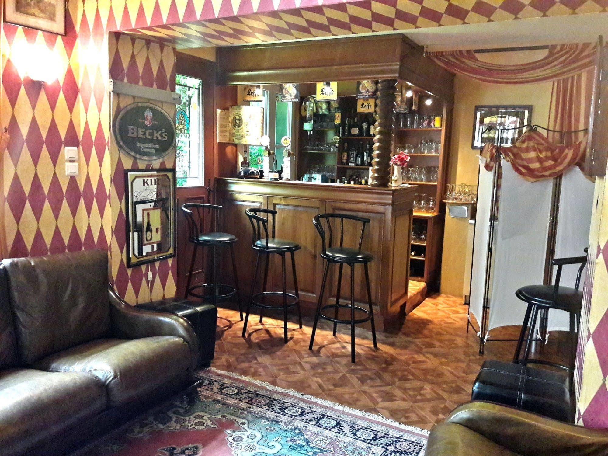 Hotel Le Clos Du Montvinage Etreaupont Bagian luar foto